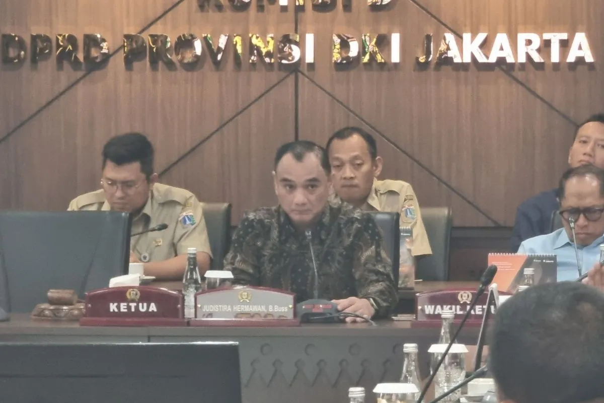 Pansus DPRD DKI Soroti Tumpukan 60 Ribu Ton Sampah di Nagrak